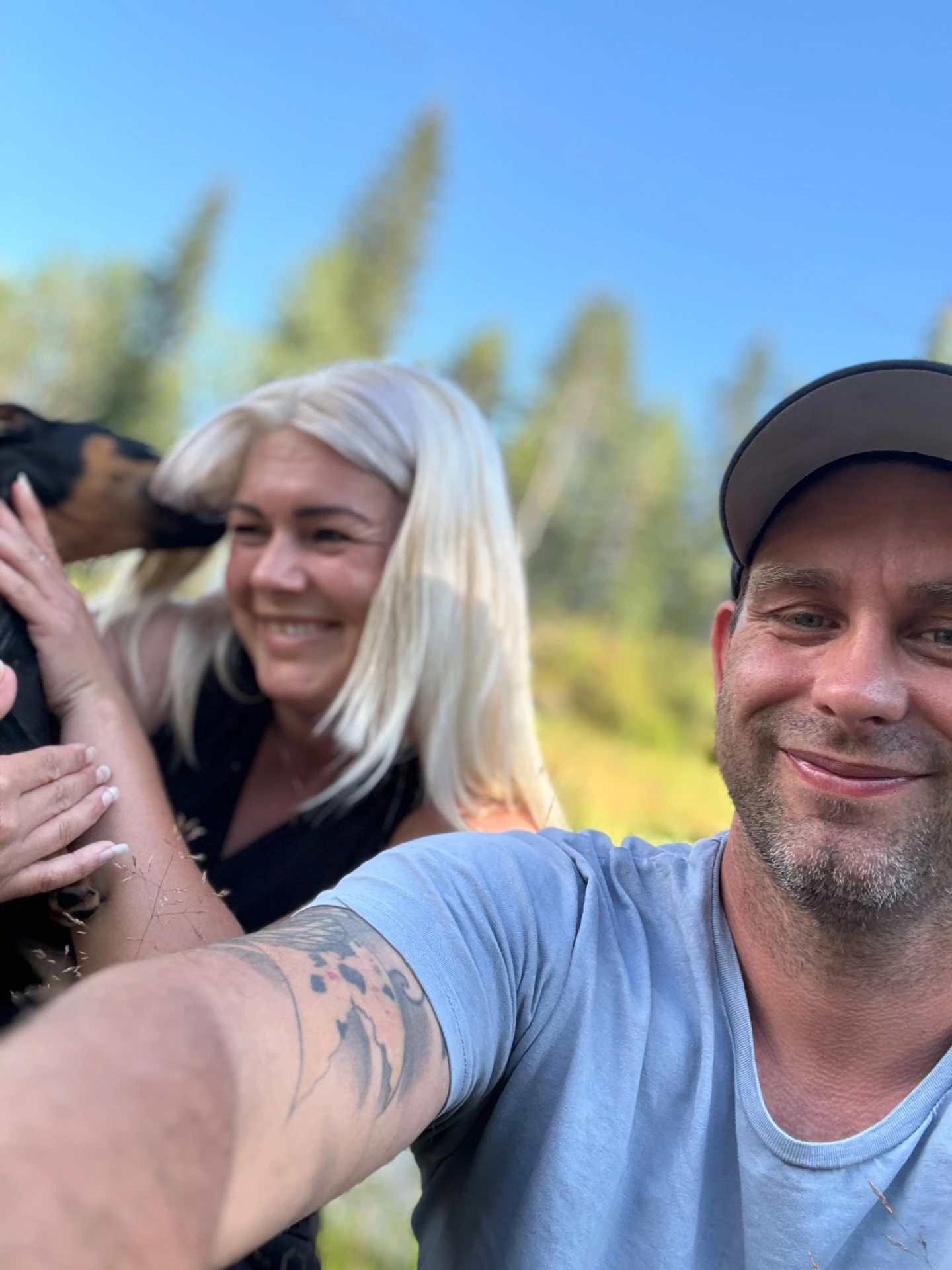Mikael Tønnesen og Anne Lene Arstad med tysk jaktterrier